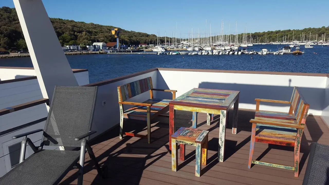 House Boat - Floating House Sofia Hotel Pula