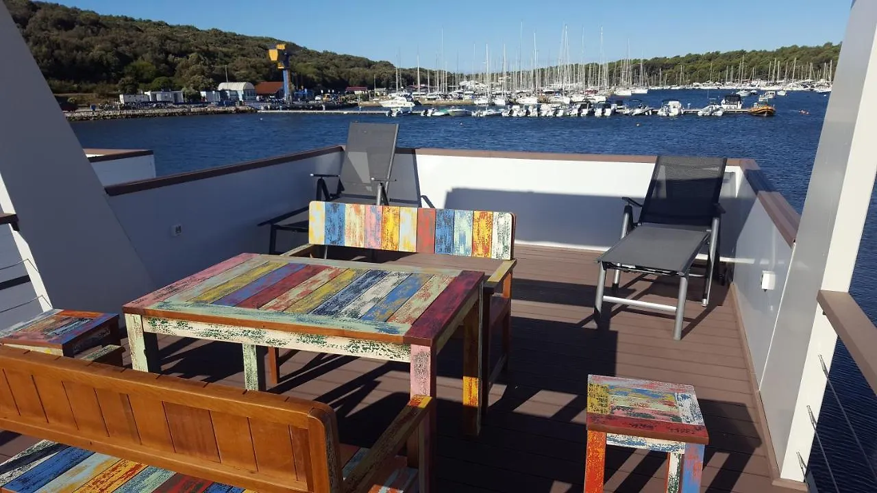 House Boat - Floating House Sofia Hotel Pula 0*,  Croatia