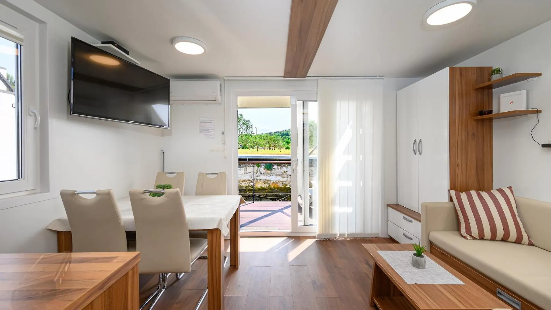 House Boat - Floating House Sofia Hotel Pula 0*,  Croatia