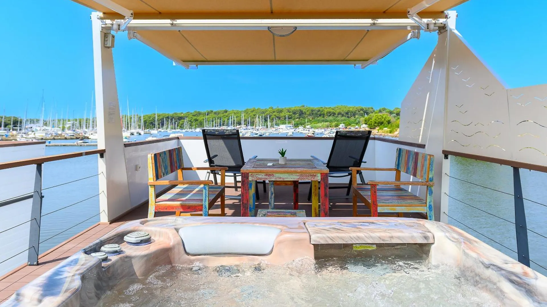 House Boat - Floating House Sofia Hotel Pula Botel