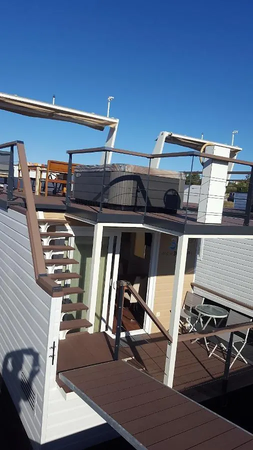 House Boat - Floating House Sofia Hotel Pula Botel