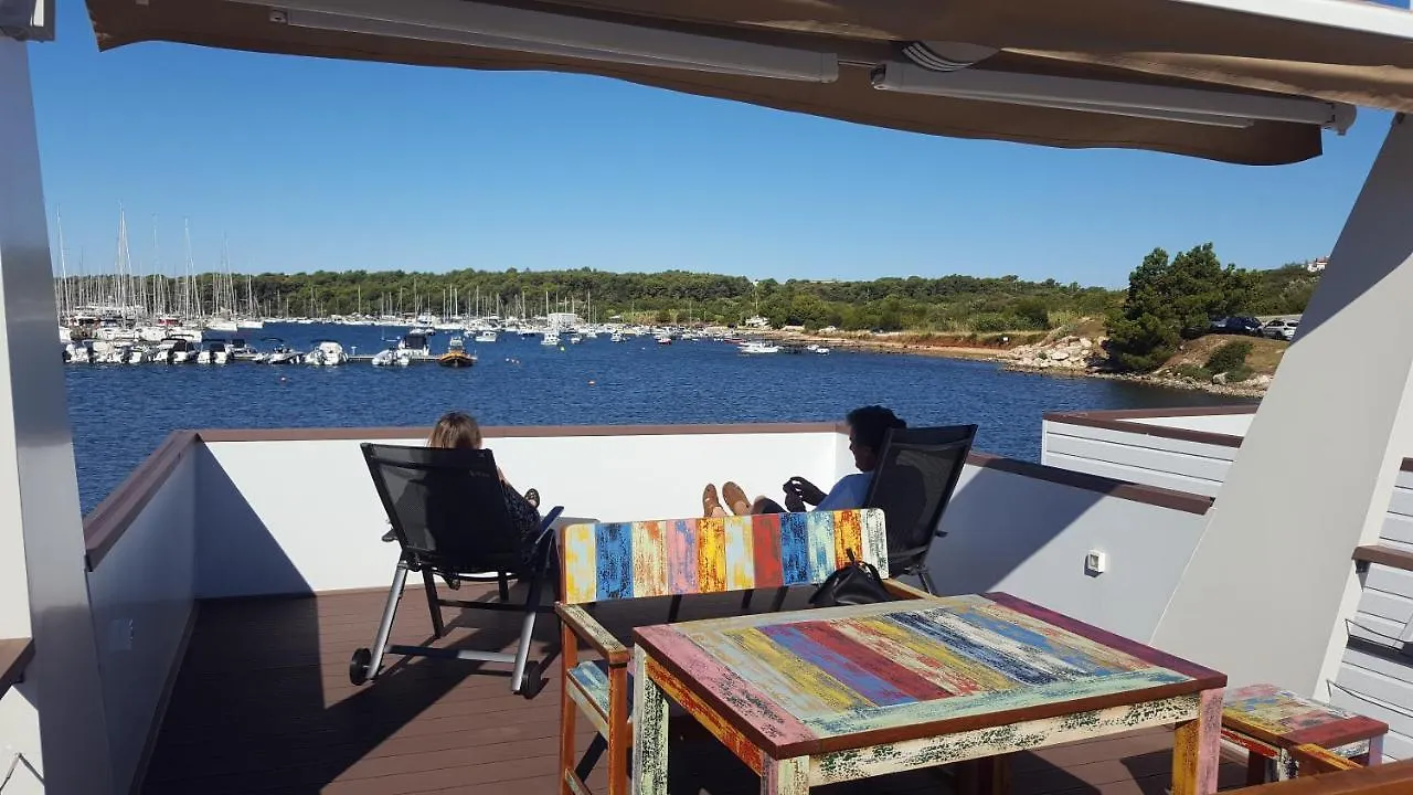 House Boat - Floating House Sofia Hotel Pula 0*,  Croatia
