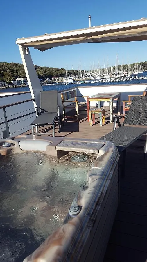 House Boat - Floating House Sofia Hotel Pula