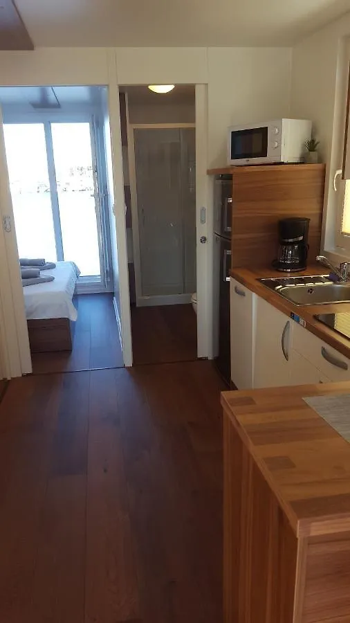 House Boat - Floating House Sofia Hotel Pula Croatia